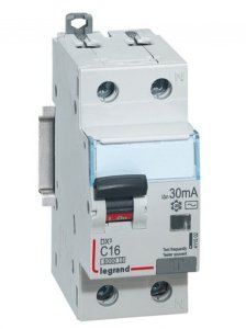 Automatinis jungiklis su srovės nuotekio rėle Legrand 411002 (16A, 1P+N, 230V, 30mA, RCBO)